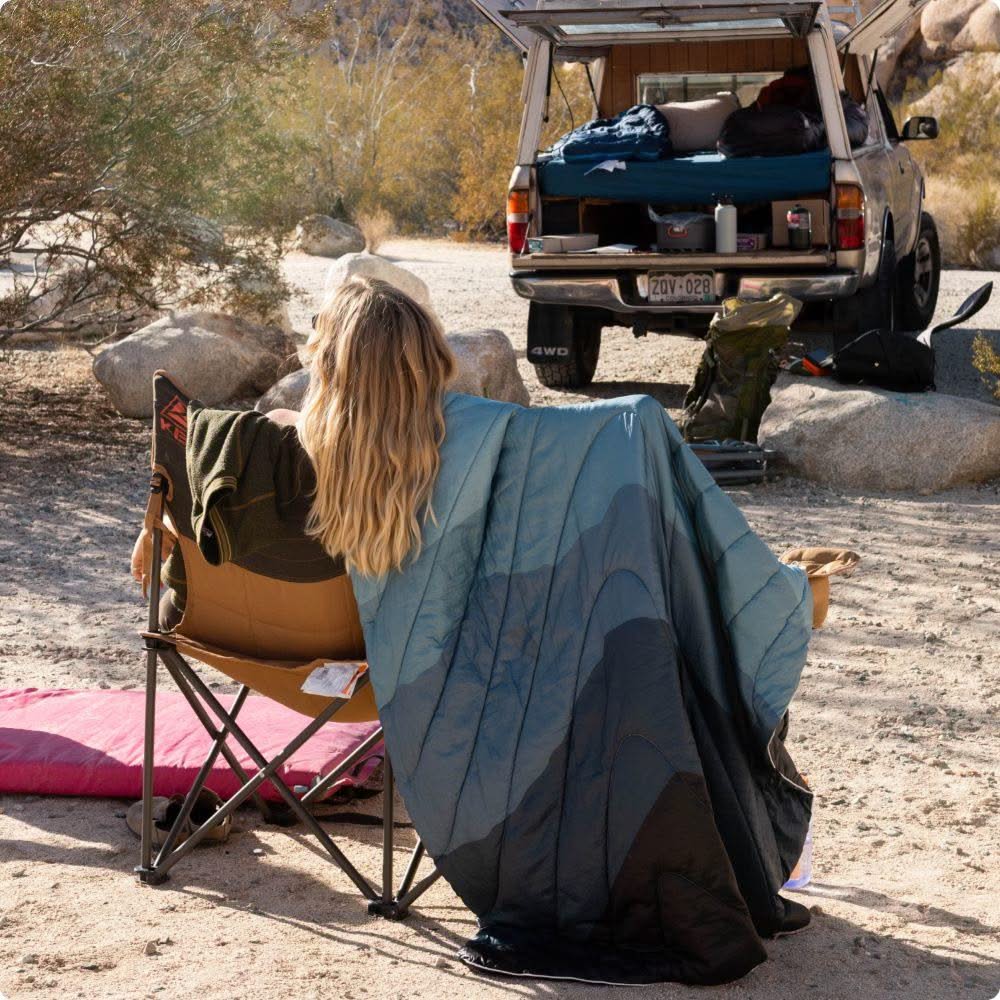 Original Puffy Blanket - Cascade Fade - Image 8